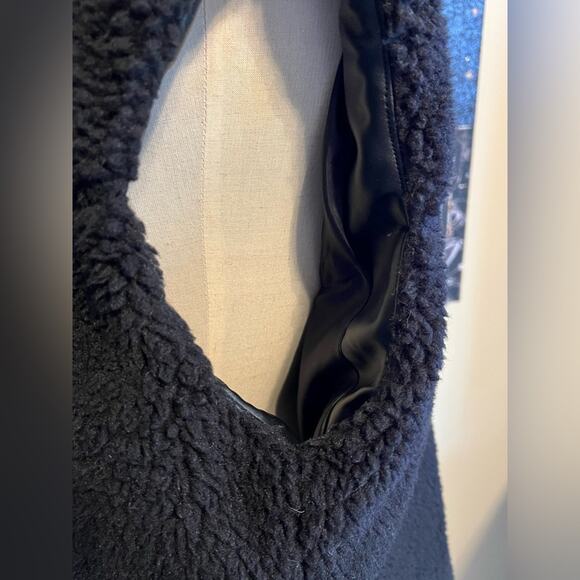 NWT BearPaw Womens Black Sherpa Faux Leather Full Zip Cozy Shearling Vest Sz XL - Picture 6 of 9